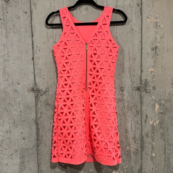 Lily Pulitzer Women’s XS Pink Daisy Laser Cut Scuba Ponte Shift Dress Resortwear - Picture 2 of 7